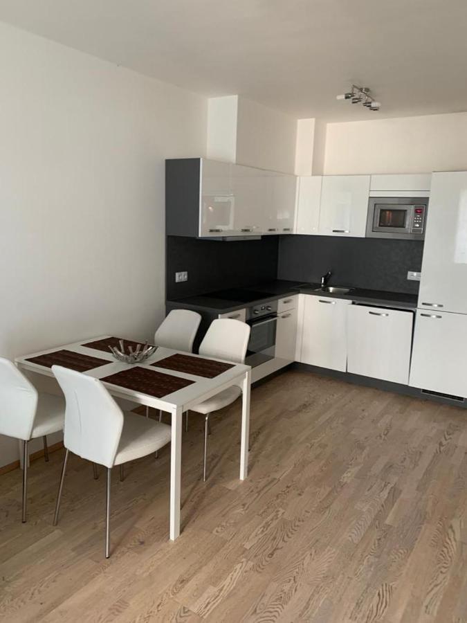 Residence Garden Tower - 8 Min Do Centra, Garaz Praga Zewnętrze zdjęcie
