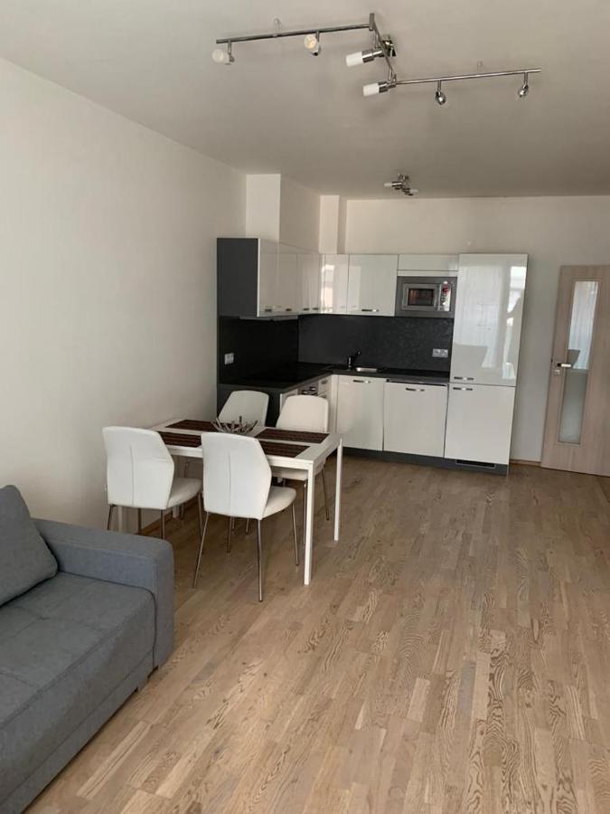 Residence Garden Tower - 8 Min Do Centra, Garaz Praga Zewnętrze zdjęcie