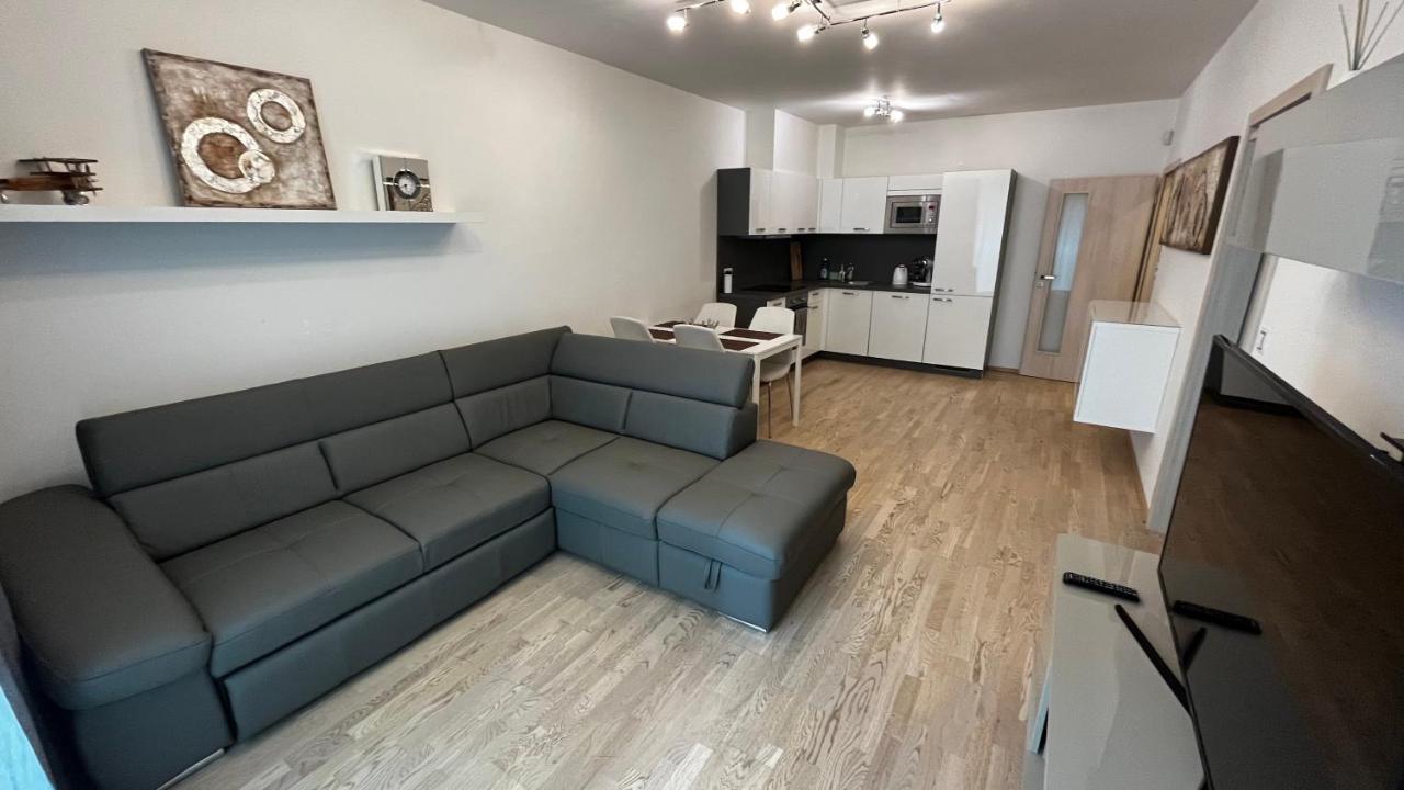 Residence Garden Tower - 8 Min Do Centra, Garaz Praga Zewnętrze zdjęcie