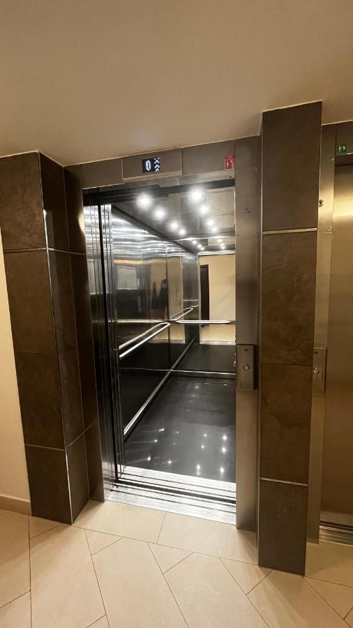 Residence Garden Tower - 8 Min Do Centra, Garaz Praga Zewnętrze zdjęcie